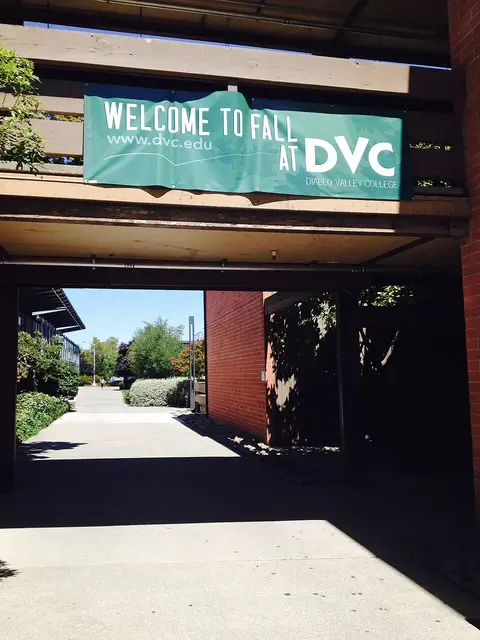 Diablo Valley College welcome sign