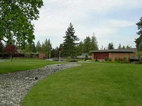 Shoreline Community College lawns and grounds